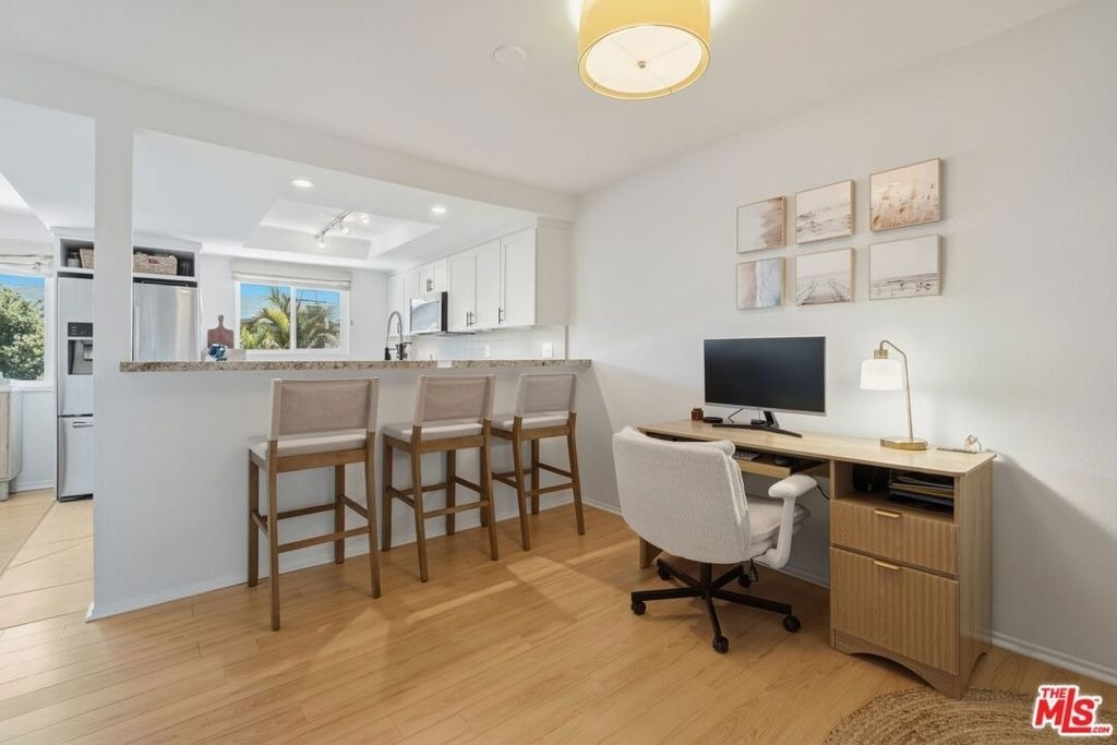 2112 Warfield Avenue - Photo 8