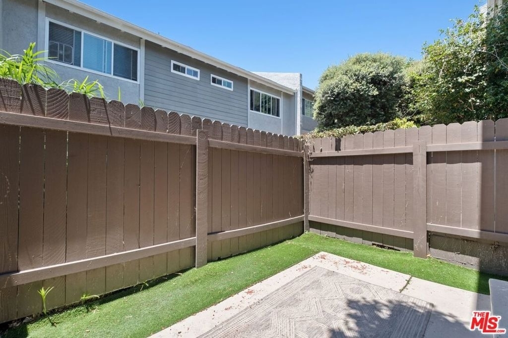 2112 Warfield Avenue - Photo 22
