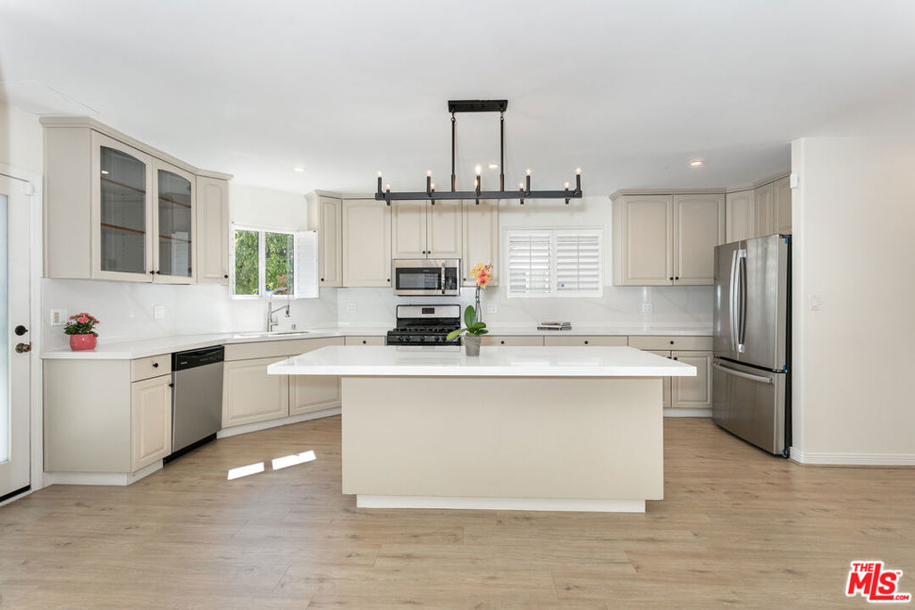 2914 Castle Heights Avenue - Photo 4