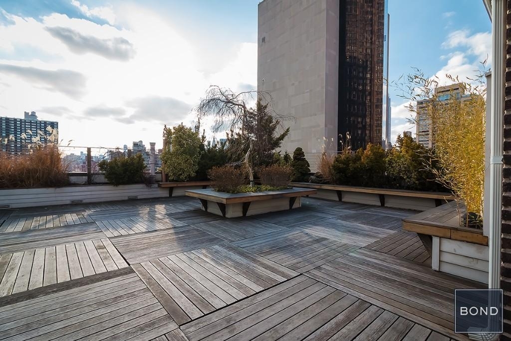 301 East 38th Street - Photo 4