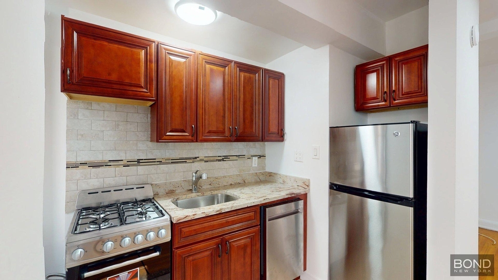 301 East 38th Street - Photo 1