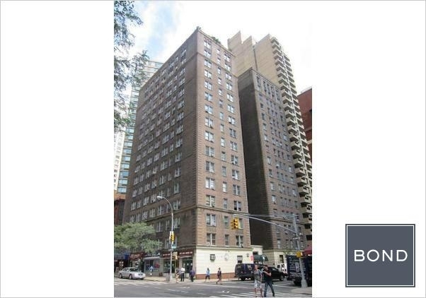 301 East 38th Street - Photo 6