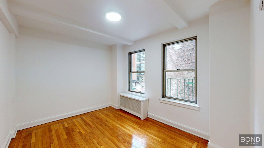 301 East 38th Street - Photo 2