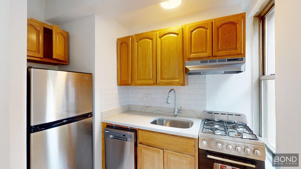 301 East 38th Street - Photo 1