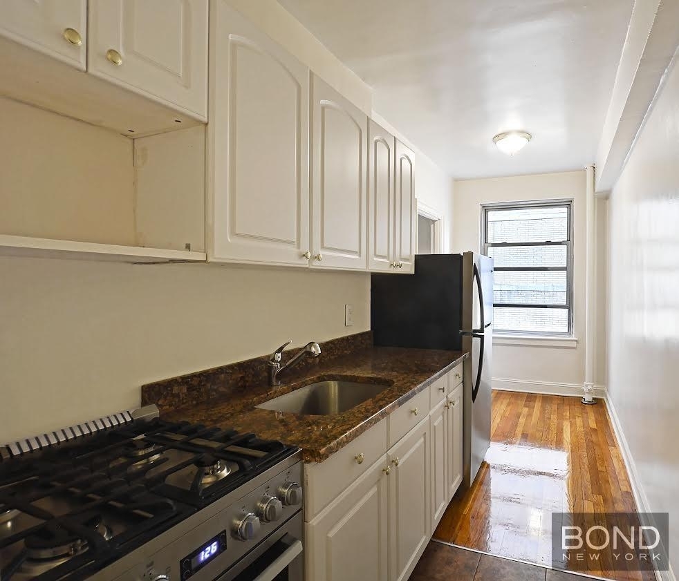 301 East 38th Street - Photo 1