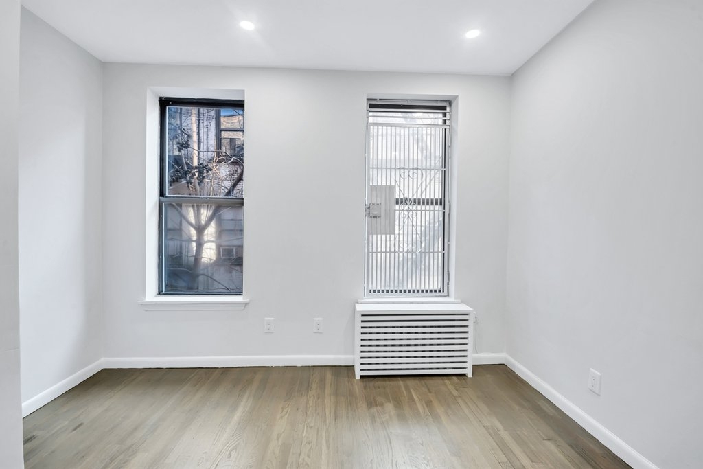 West 49th Street - Photo 3