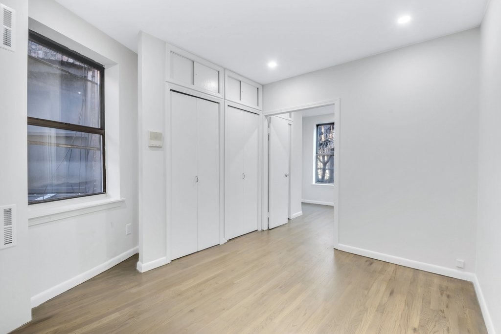 West 49th Street - Photo 0