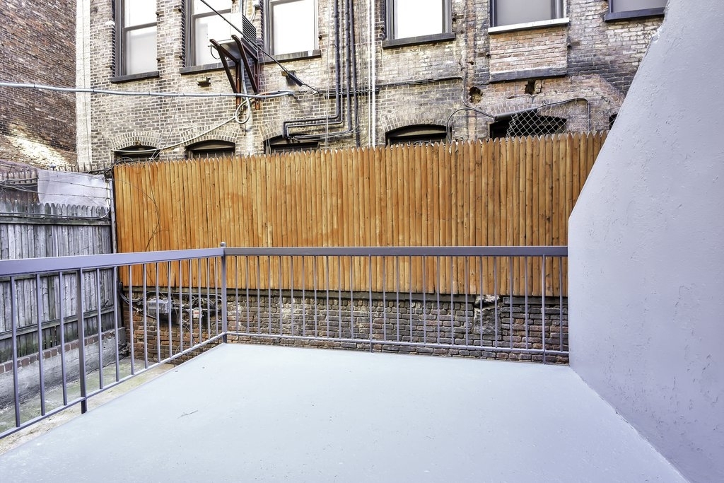 East 25th Street - Photo 8