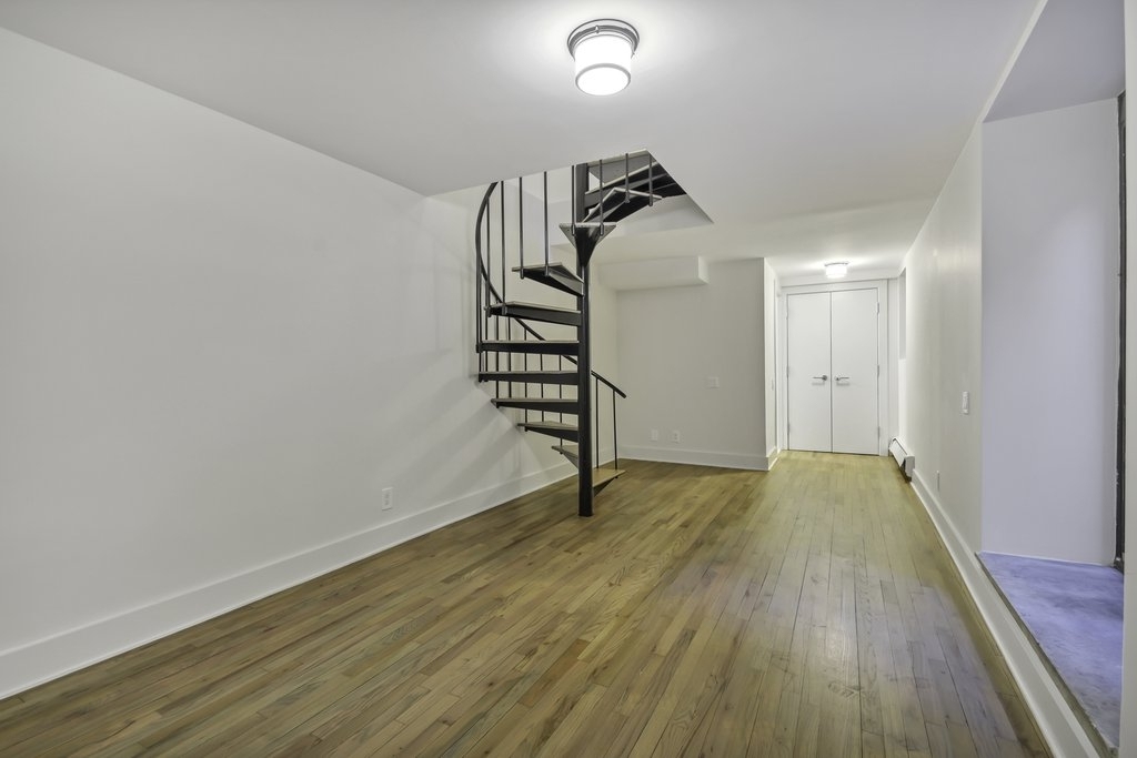 East 25th Street - Photo 6