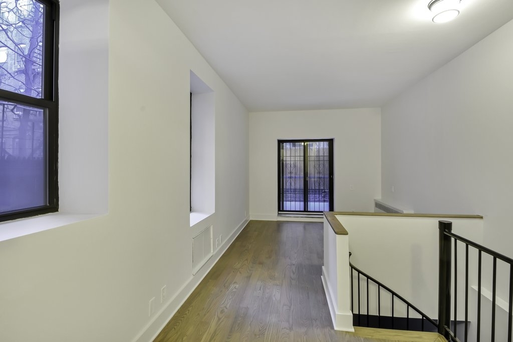 East 25th Street - Photo 2