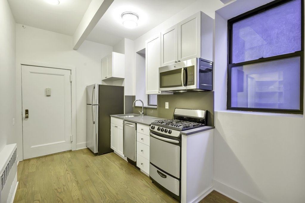 East 25th Street - Photo 0