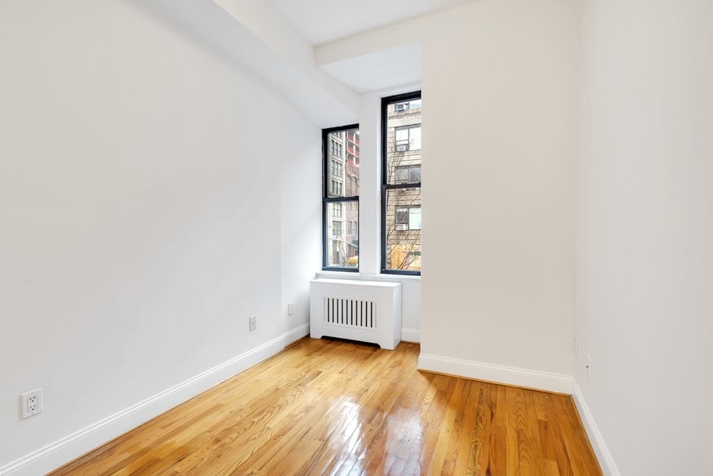 Madison Avenue - Photo 1
