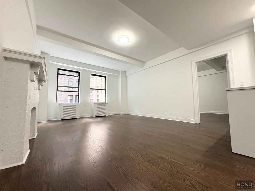 West 55th Street - Photo 1