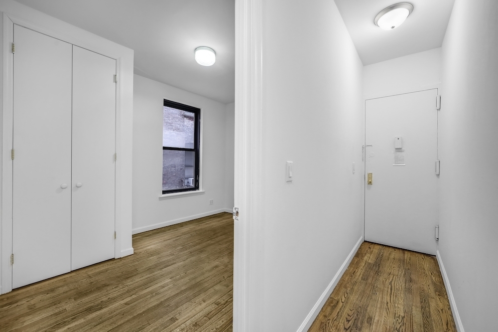188 Claremont Avenue - Photo 3