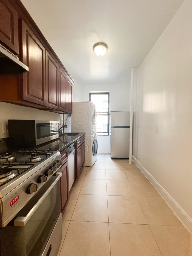 3139 Broadway - Photo 2