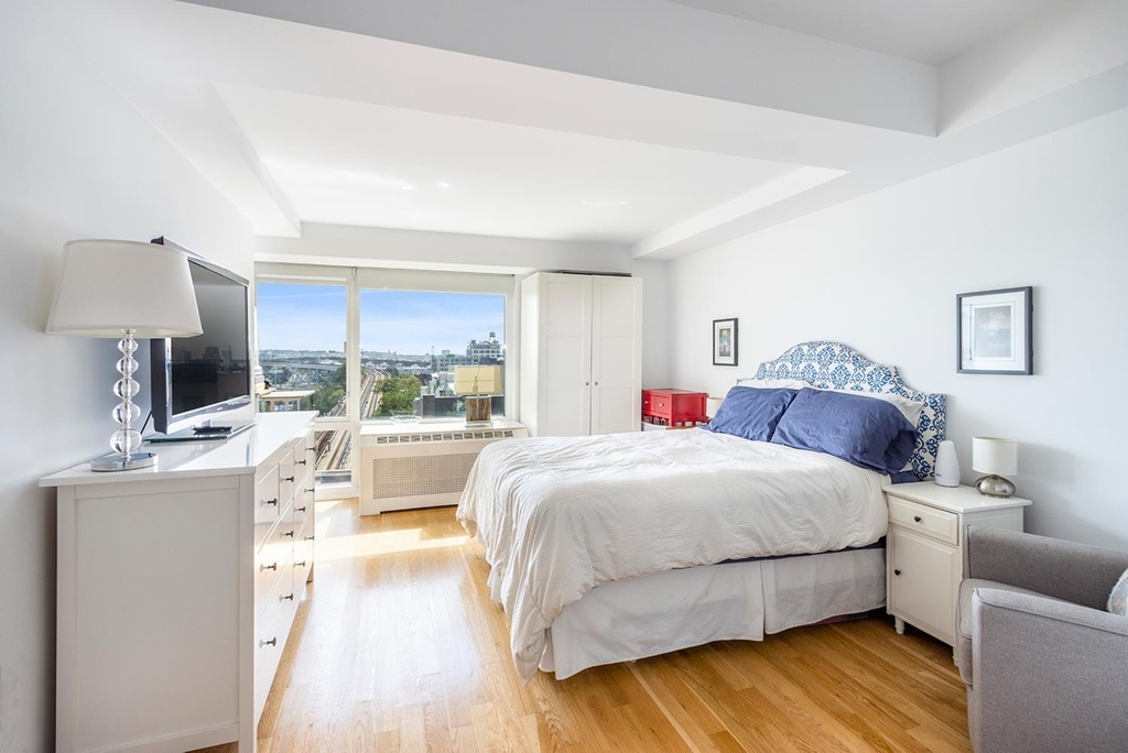 360 Smith Street - Photo 0
