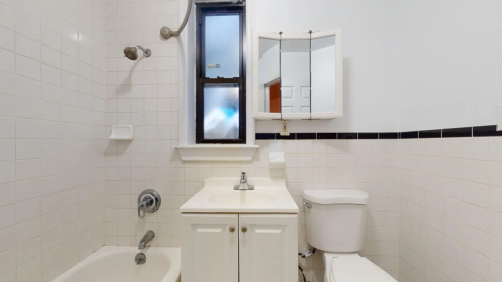 125 East 7th Street - Photo 1