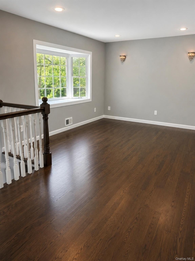 7 Phyllis Drive - Photo 3