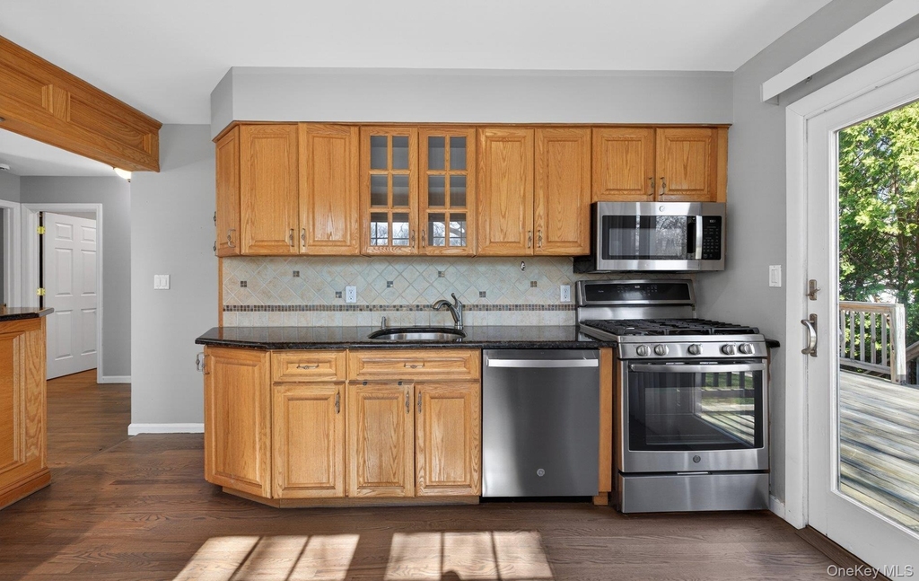 7 Phyllis Drive - Photo 6