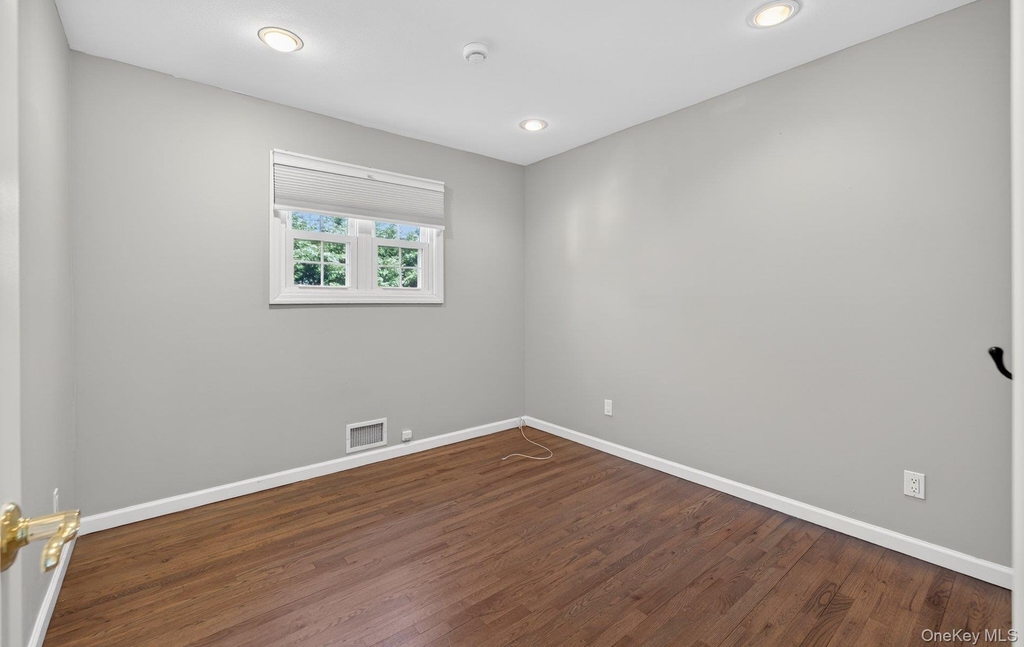 7 Phyllis Drive - Photo 11