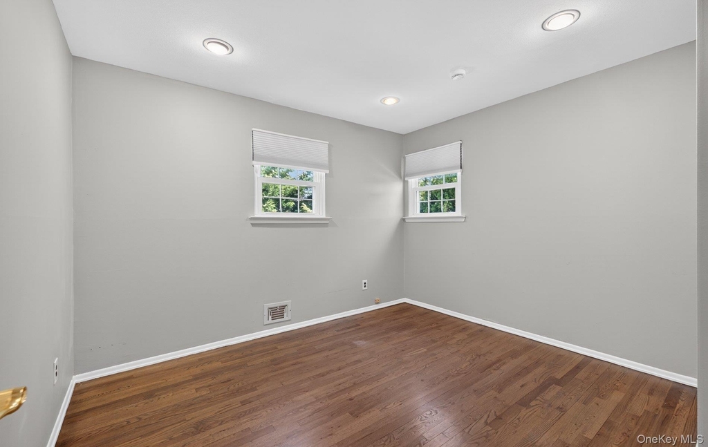 7 Phyllis Drive - Photo 10