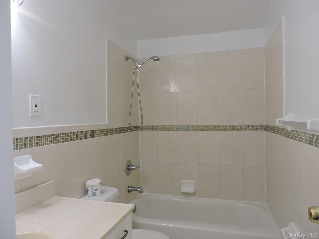 134-46 161st Street - Photo 7