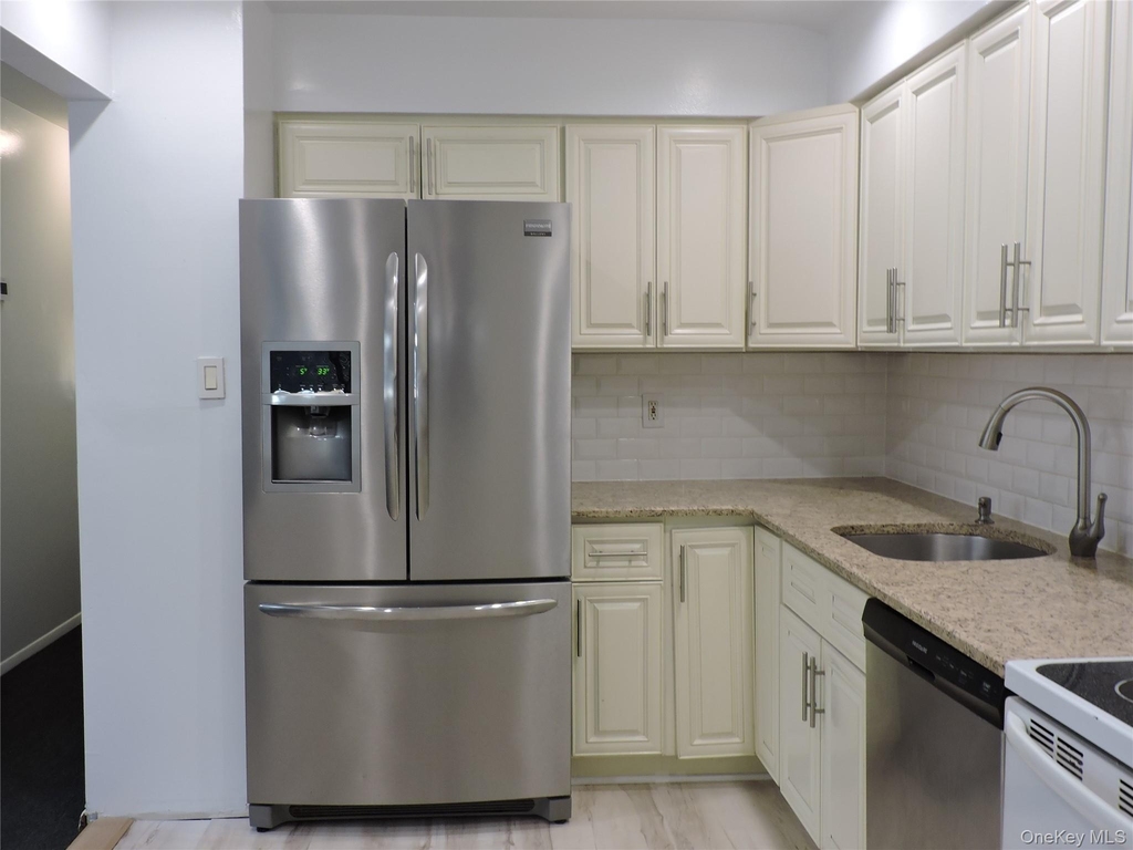 134-46 161st Street - Photo 4