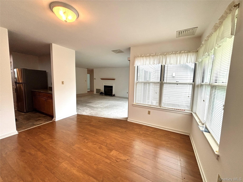 504 Continental Drive - Photo 8