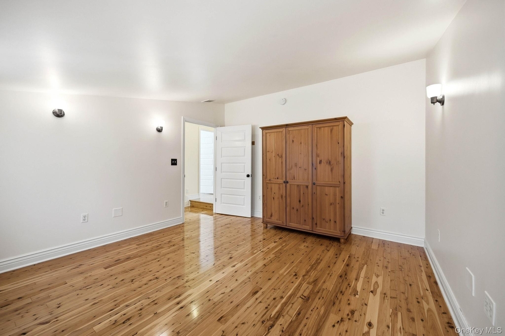 740 Western Highway N - Photo 31
