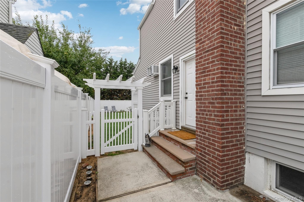 11 Deauville Parkway - Photo 1