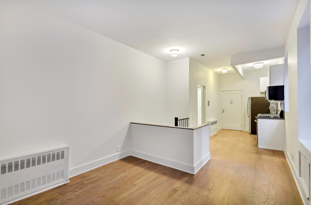  e 25th st - Photo 2