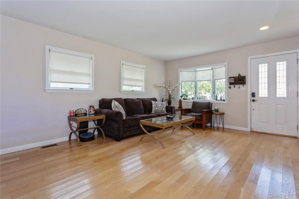 29 Seabreeze Road - Photo 2