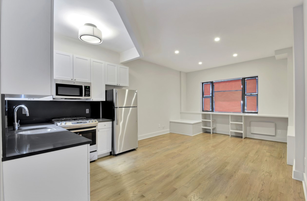  East 25th Street - Photo 2