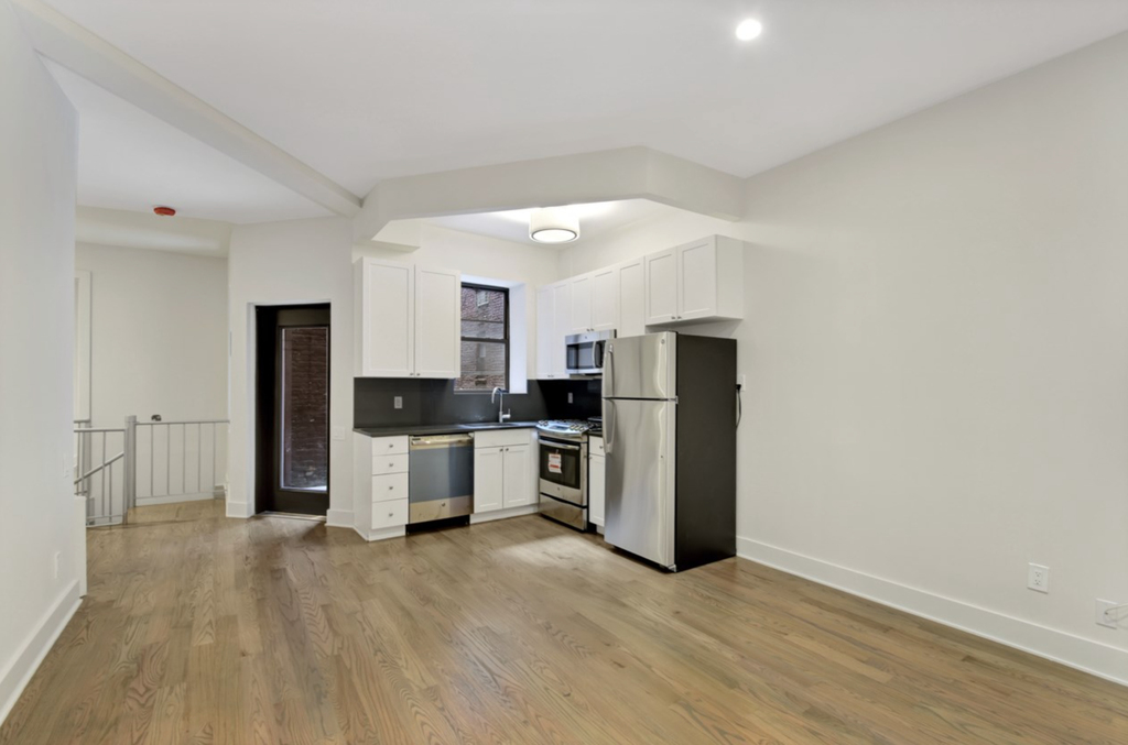  East 25th Street - Photo 0