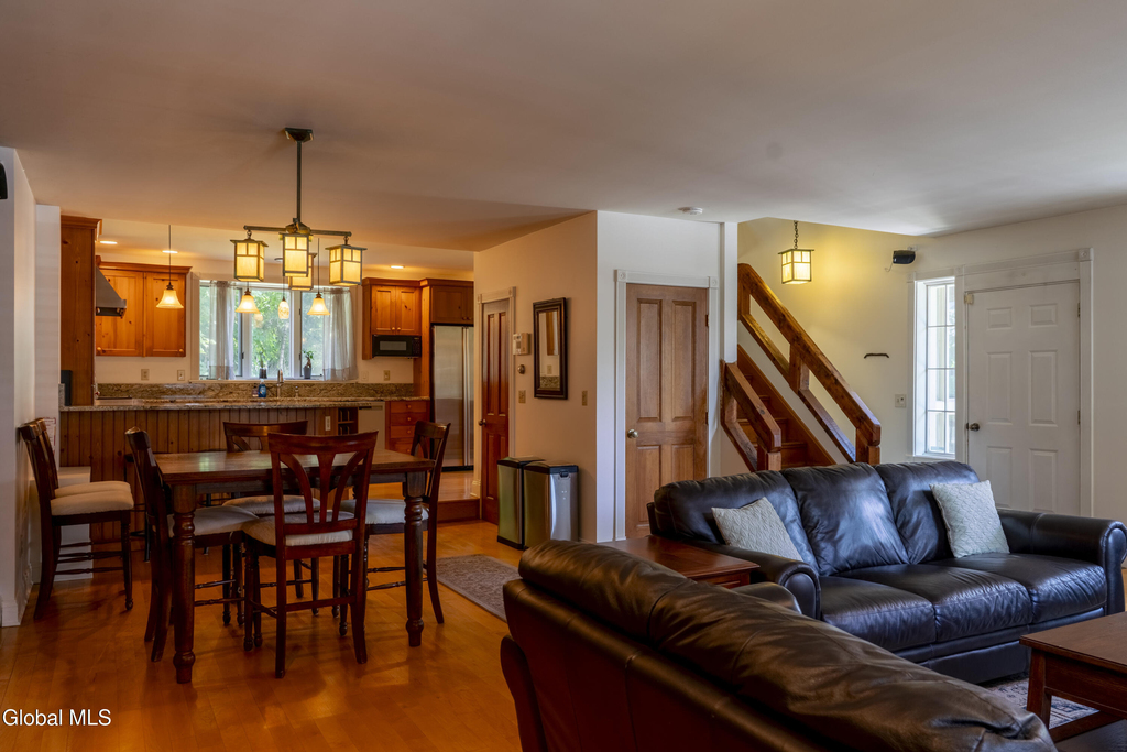 569 N Broadway - Photo 11