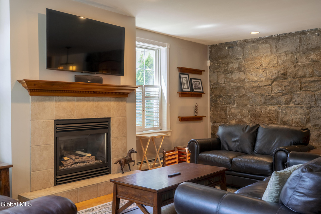 569 N Broadway - Photo 9