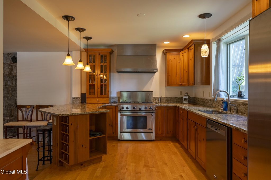 569 N Broadway - Photo 1