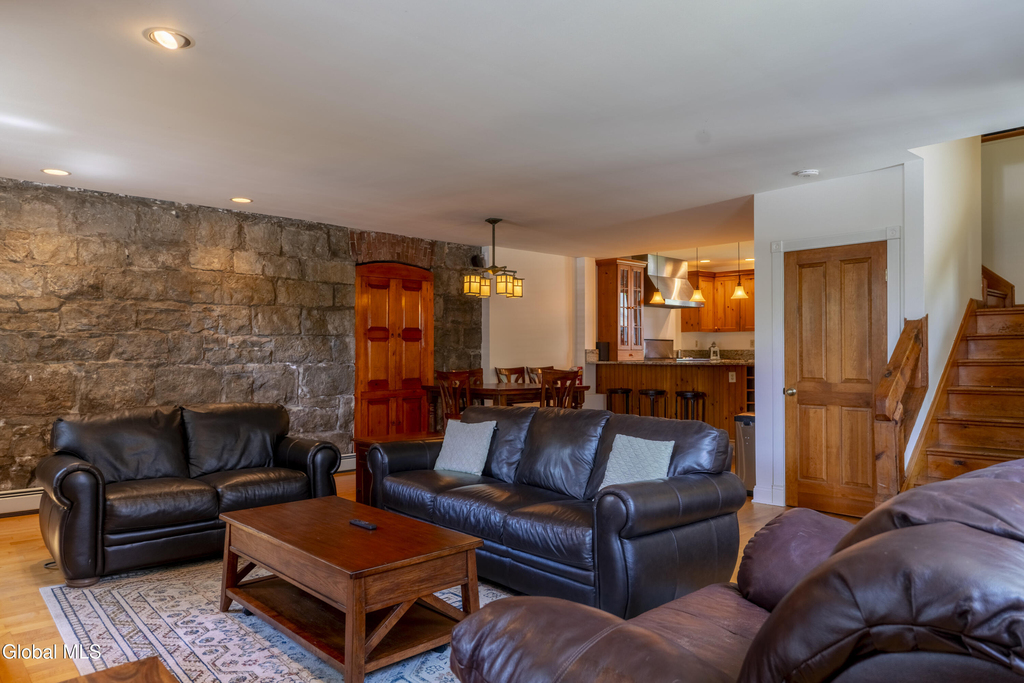 569 N Broadway - Photo 7