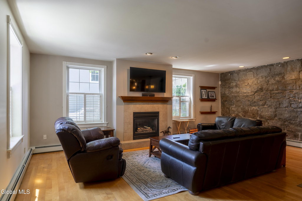569 N Broadway - Photo 8