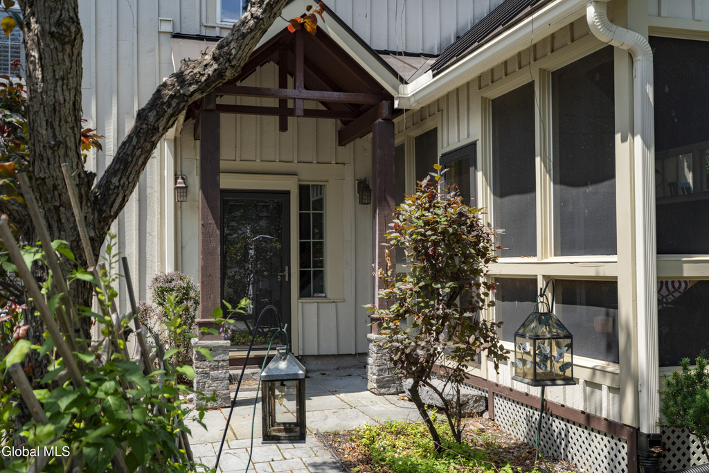 569 N Broadway - Photo 29