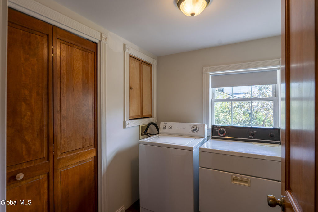 569 N Broadway - Photo 18