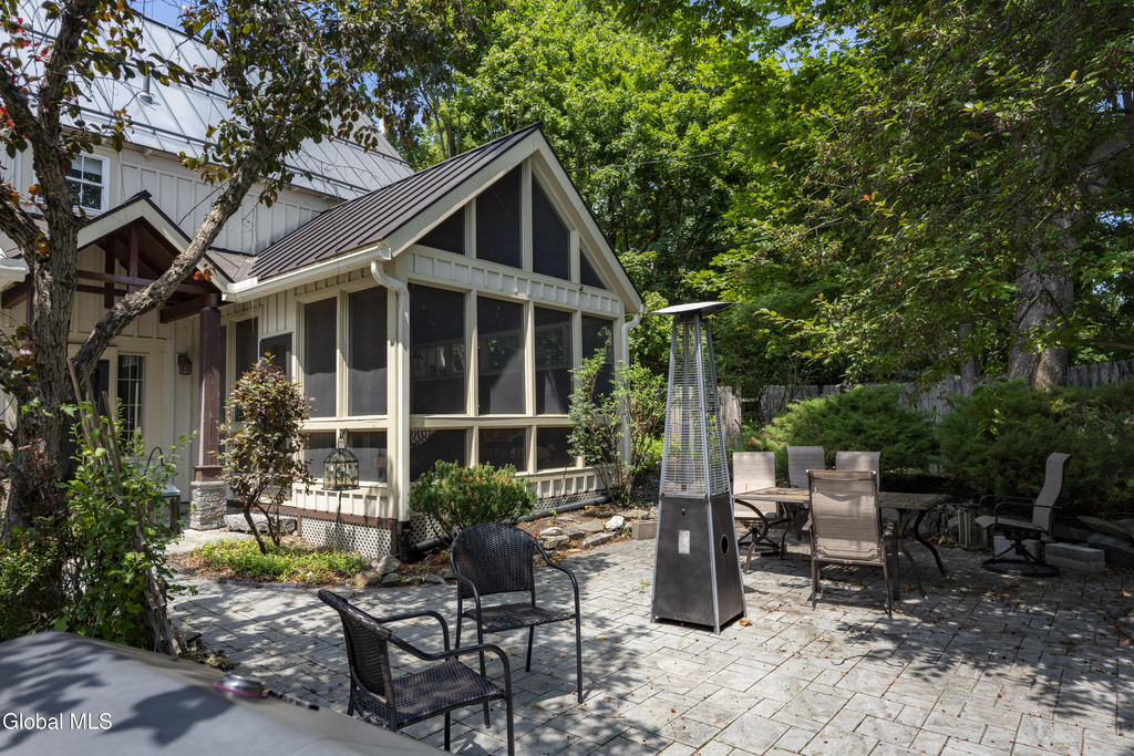 569 N Broadway - Photo 28