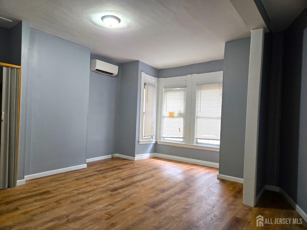 314 Seaman Street - Photo 2