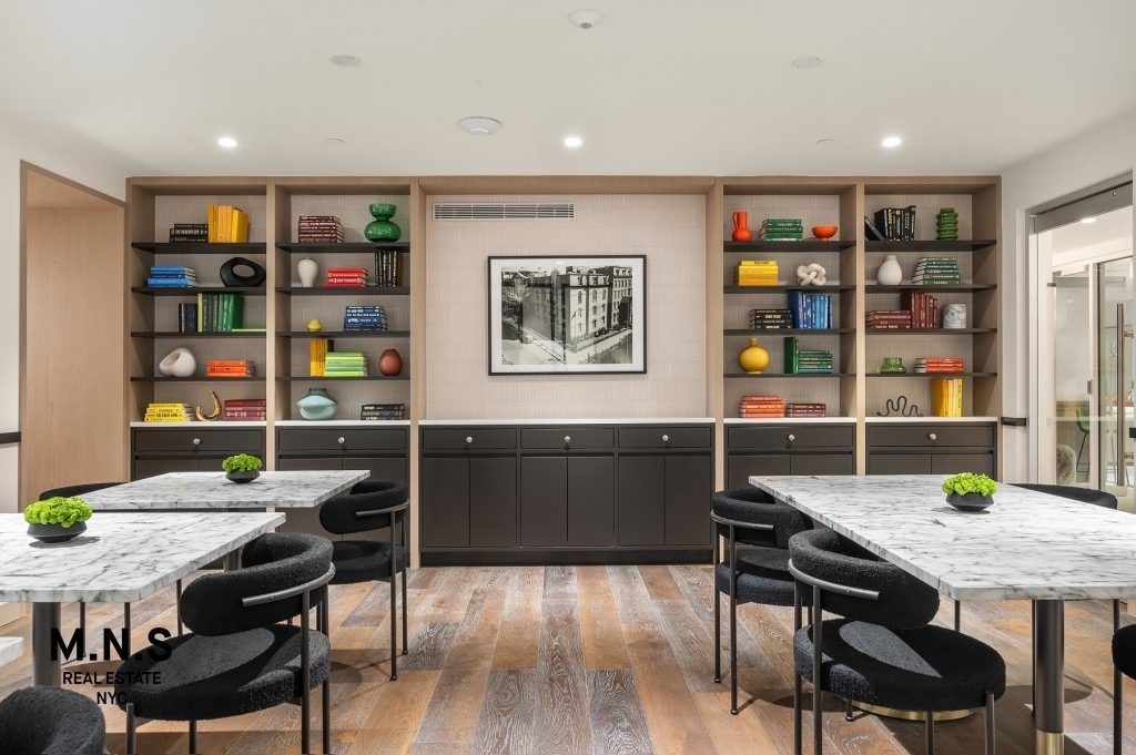 788 Willoughby Avenue - Photo 4