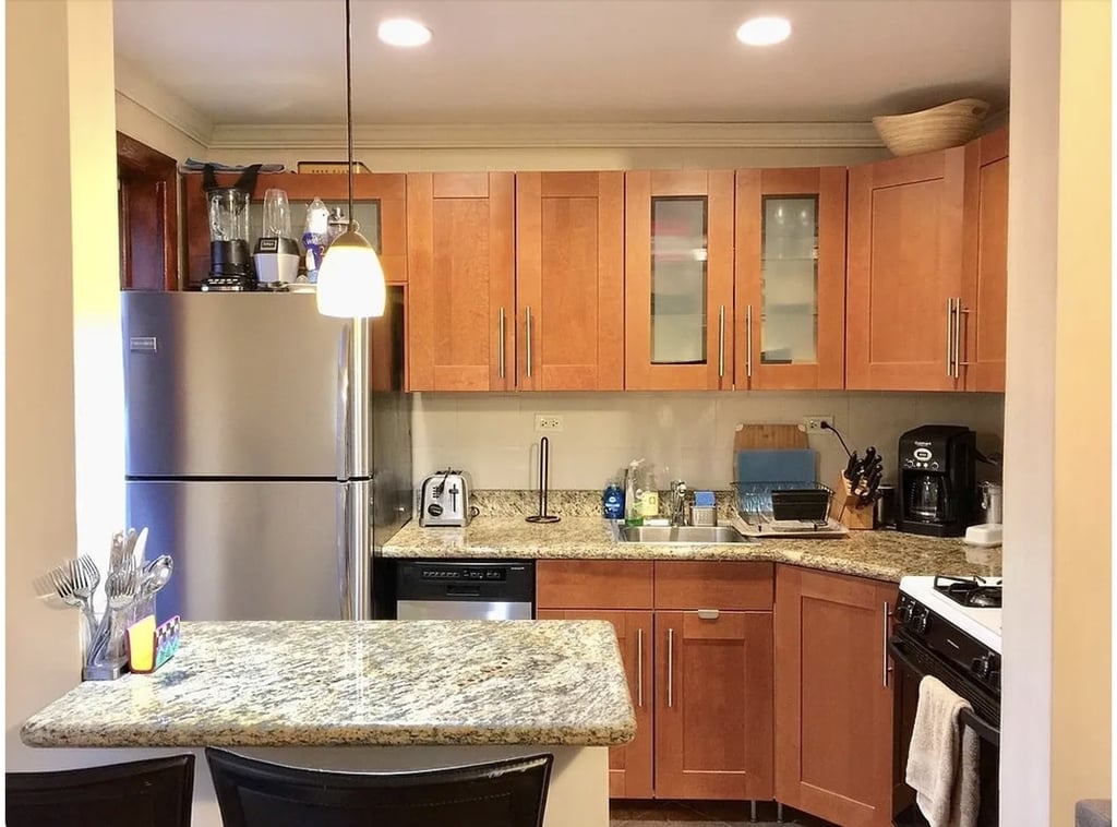 236 W 75th Street - Photo 3