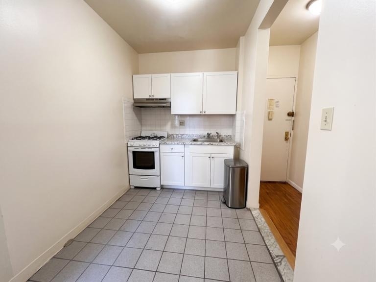 27-08 39th Avenue - Photo 2