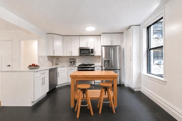 98 Riverside Drive - Photo 3