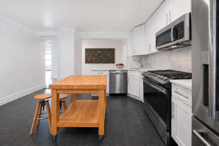98 Riverside Drive - Photo 4