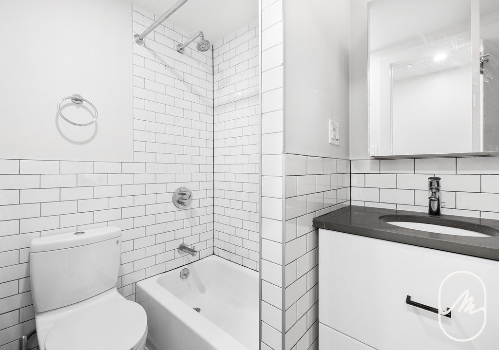 738 E 6th Street - Photo 3