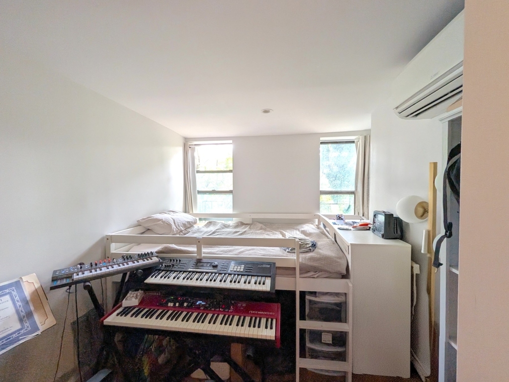 738 E 6th Street - Photo 1